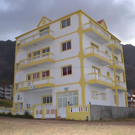 Residencial Trilhas & Montanhas Bed & Breakfast Ponta Do Sol Luaran gambar